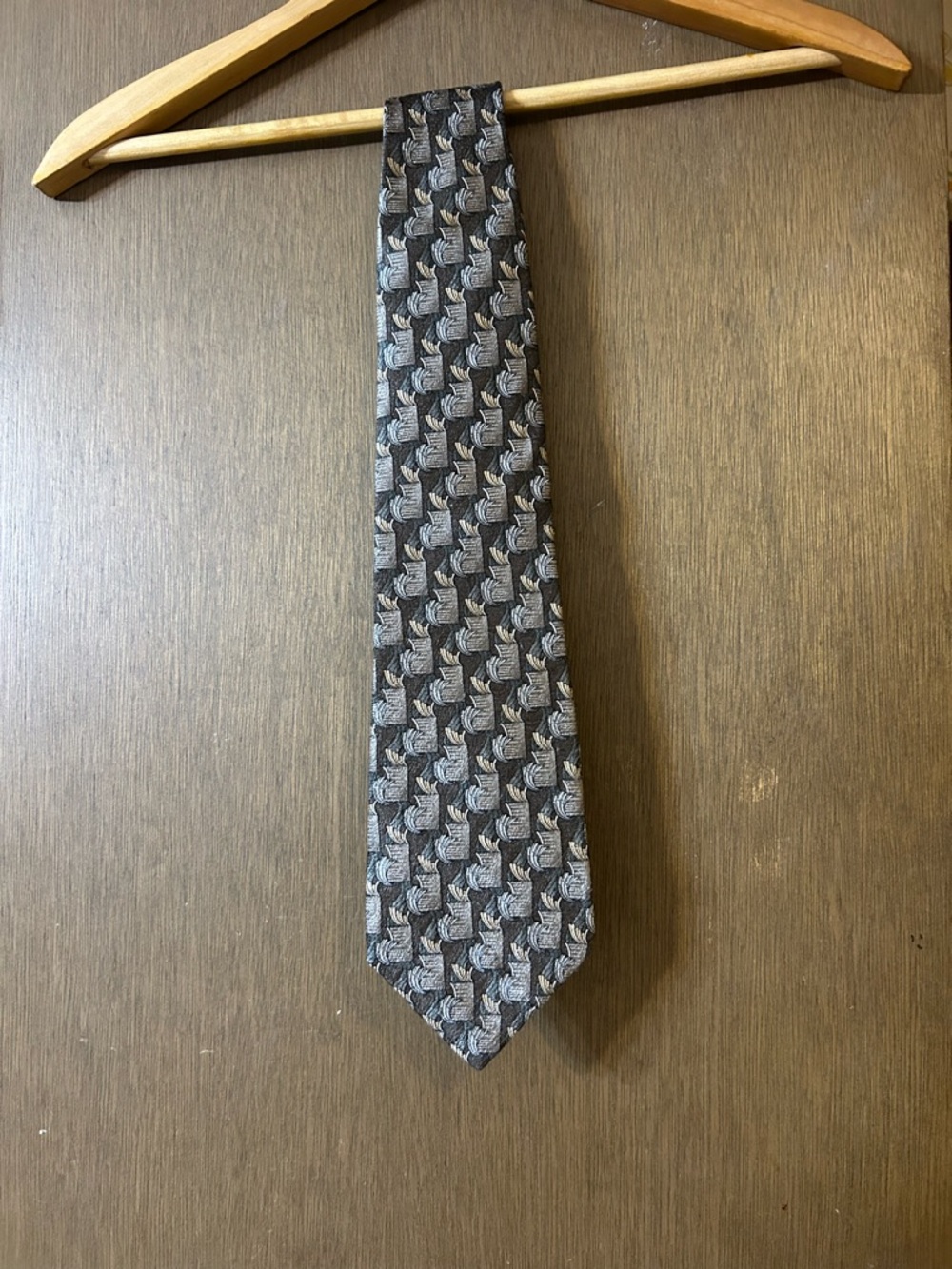 Classic Gray Pierre Cardin silk Patterned Men's Tie - Versatile Formal Accessory